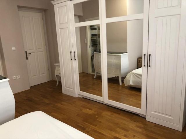 ספליט Bedroom With Bathroom Shower מראה חיצוני תמונה
